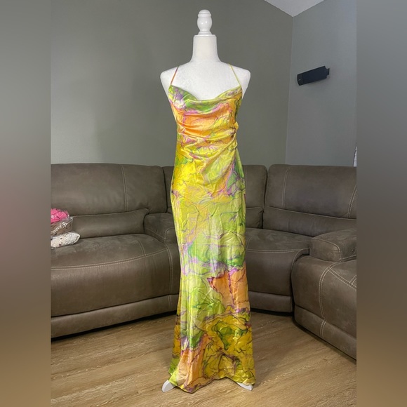🔥NWT Vici Miami Nights Satin Cowl Neck Maxi Dress M
Sexy Summer Date Party Event - Picture 8 of 16